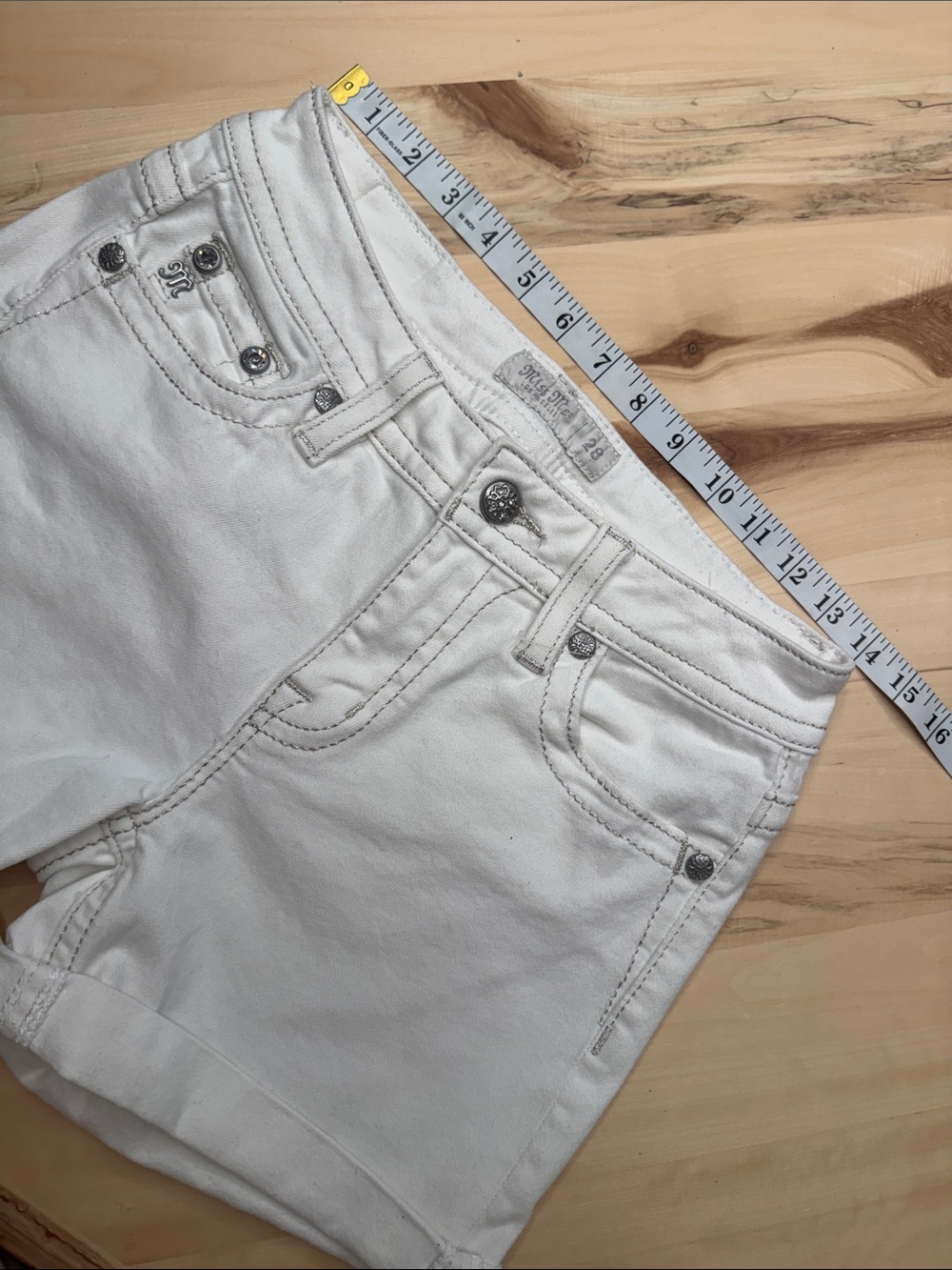 Miss Me Women's Mid-Rise Embellished White Wings Pocket Cuffed Shorts 28 - Picture 5 of 7